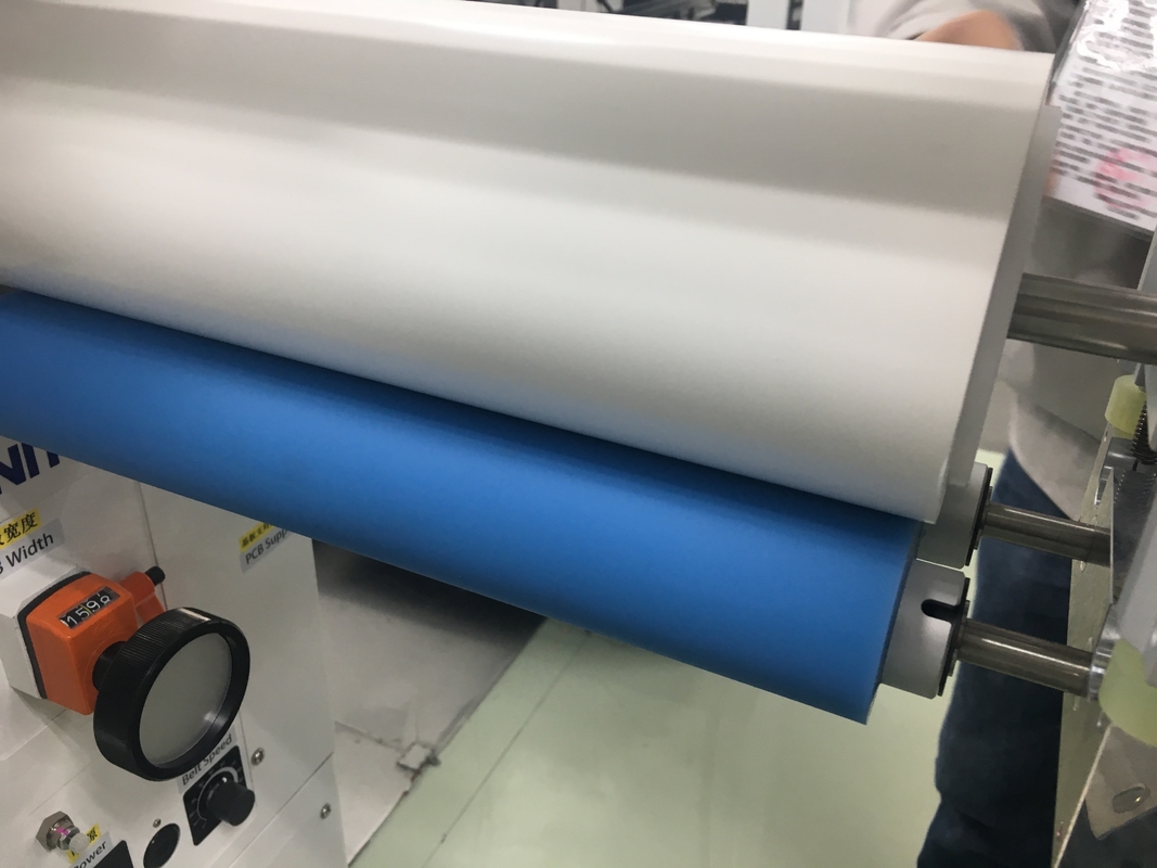 Chiều rộng 300mm Cuộn giấy trắng 20m Máy làm sạch bảng mạch Giấy dính ESD Cutless